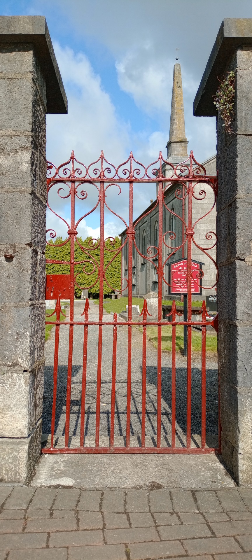 Red side gate, Coote St
